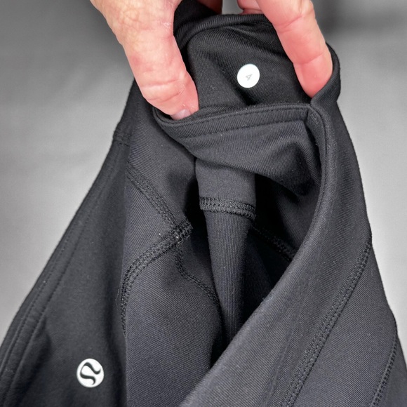 🍋 Lululemon Groove Crop Pants Short Capris Black Size 4 - Picture 7 of 7